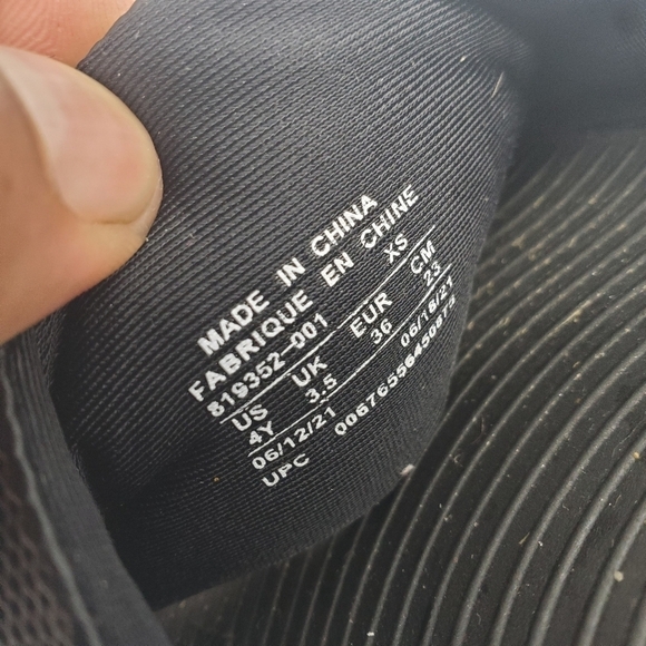 Nike Kawa Slides Kids Size 4Y Sandals 819352 001 Black Metal Shoes - Picture 6 of 9